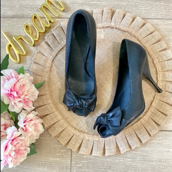 Miu Miu Bow Peep Toe Stiletto Heel Black Leather size EU 39 Matte Black - Picture 2 of 11